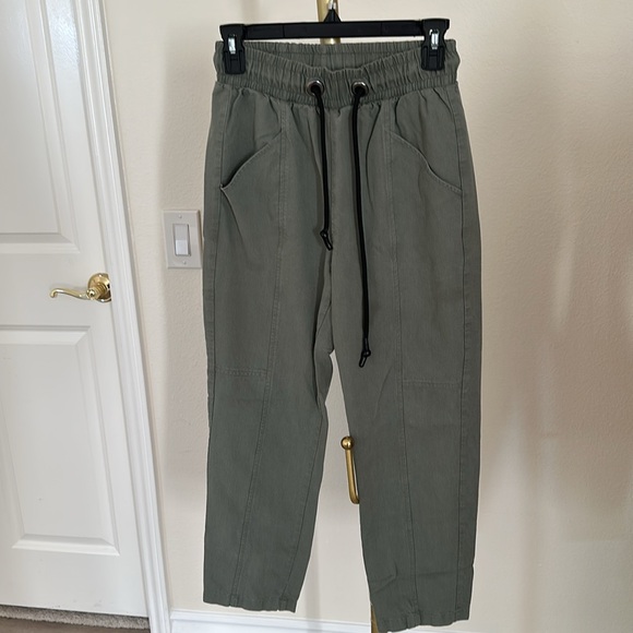 Zara straight Pants in Green - Picture 9 of 12